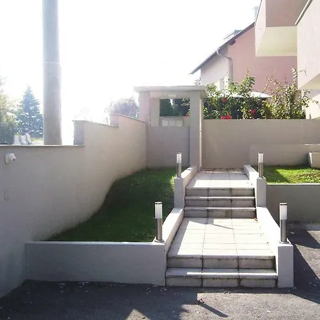 Almica Apartment *